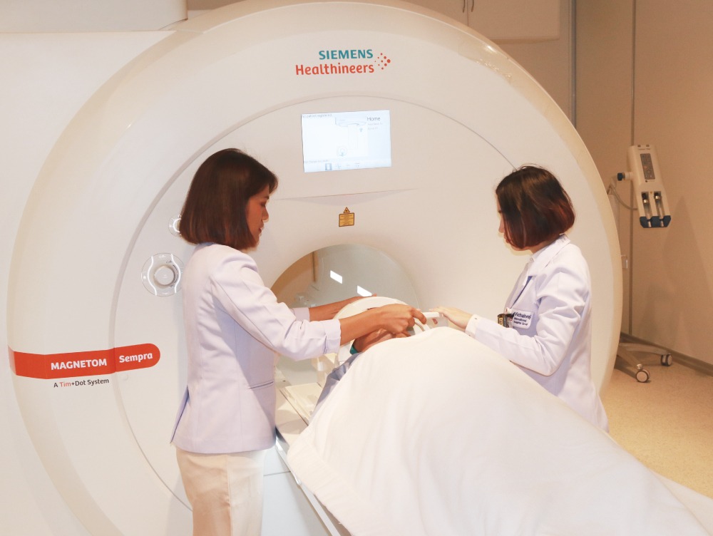 การตรวจคลื่นแม่เหล็กไฟฟ้า Magnetic Resonance Imaging (MRI)